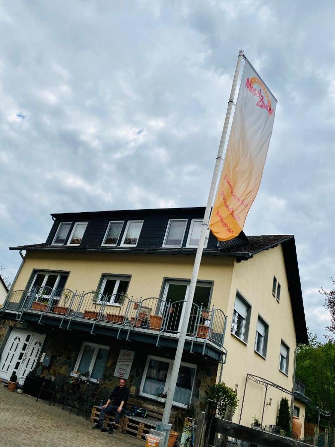 Residenz Moselzauber - Ferienwohnungen Mit Pool Landschaft Ernst Exterior foto
