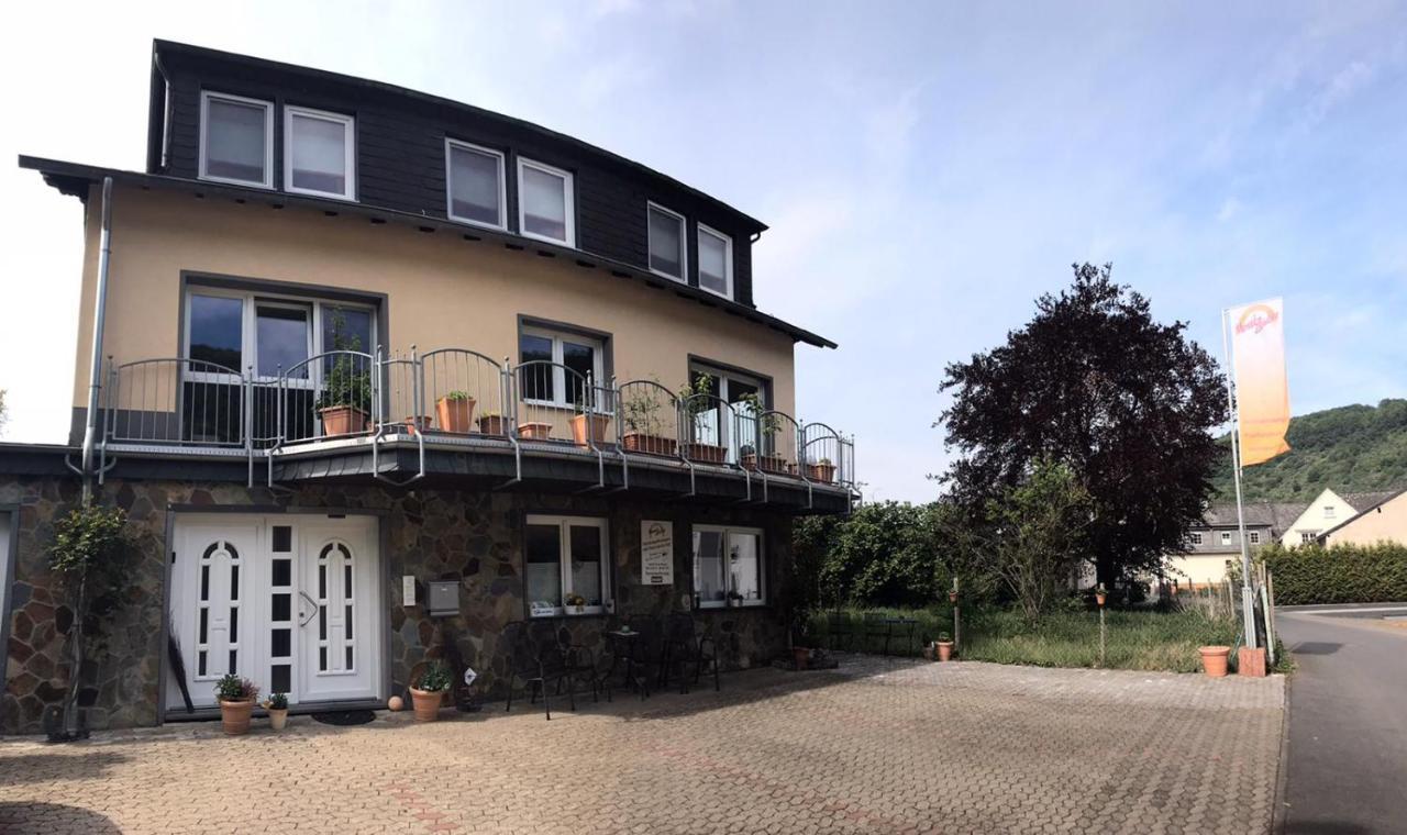 Residenz Moselzauber - Ferienwohnungen Mit Pool Landschaft Ernst Exterior foto